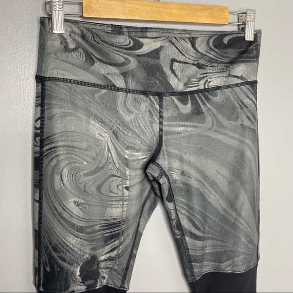 ALO Marble Print Goddess Leggings - Picture 3 of 8